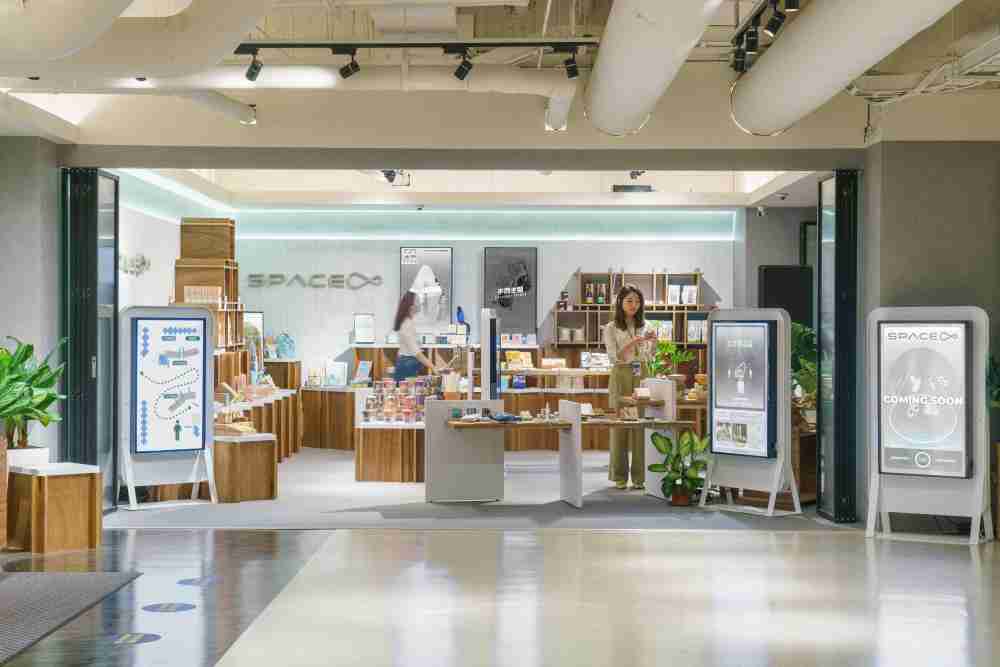 CG电子打造永续选物商店，，，，展示社企及社创商品，，，，结合创利空间所开发的智能零售系统，，，整合多元产品信息，，，让无人商店扮演公益行动的推手