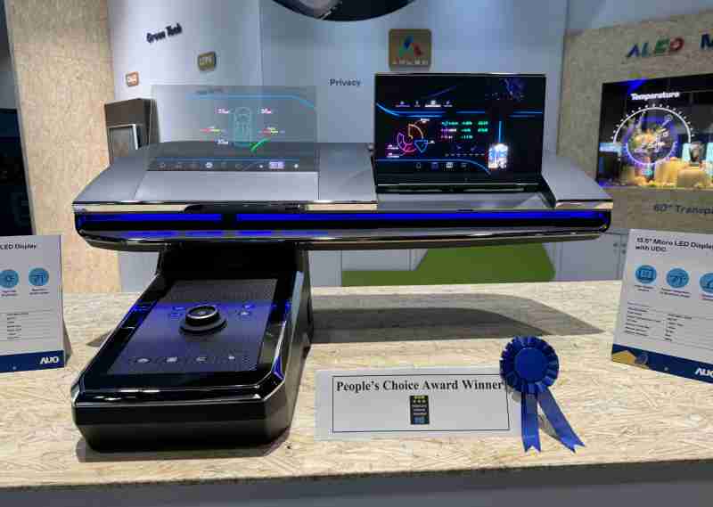 CG电子车用Micro LED Display HMI解决方案获”最佳车用显示奖”，，，，以用户为中心开发，，，针对前座驾驶与乘客设计兼具娱乐与安全的高画质屏幕，，，，包含车舱前座的Micro LED透明屏幕及全球首款内建镜头的智慧Micro LED显示器