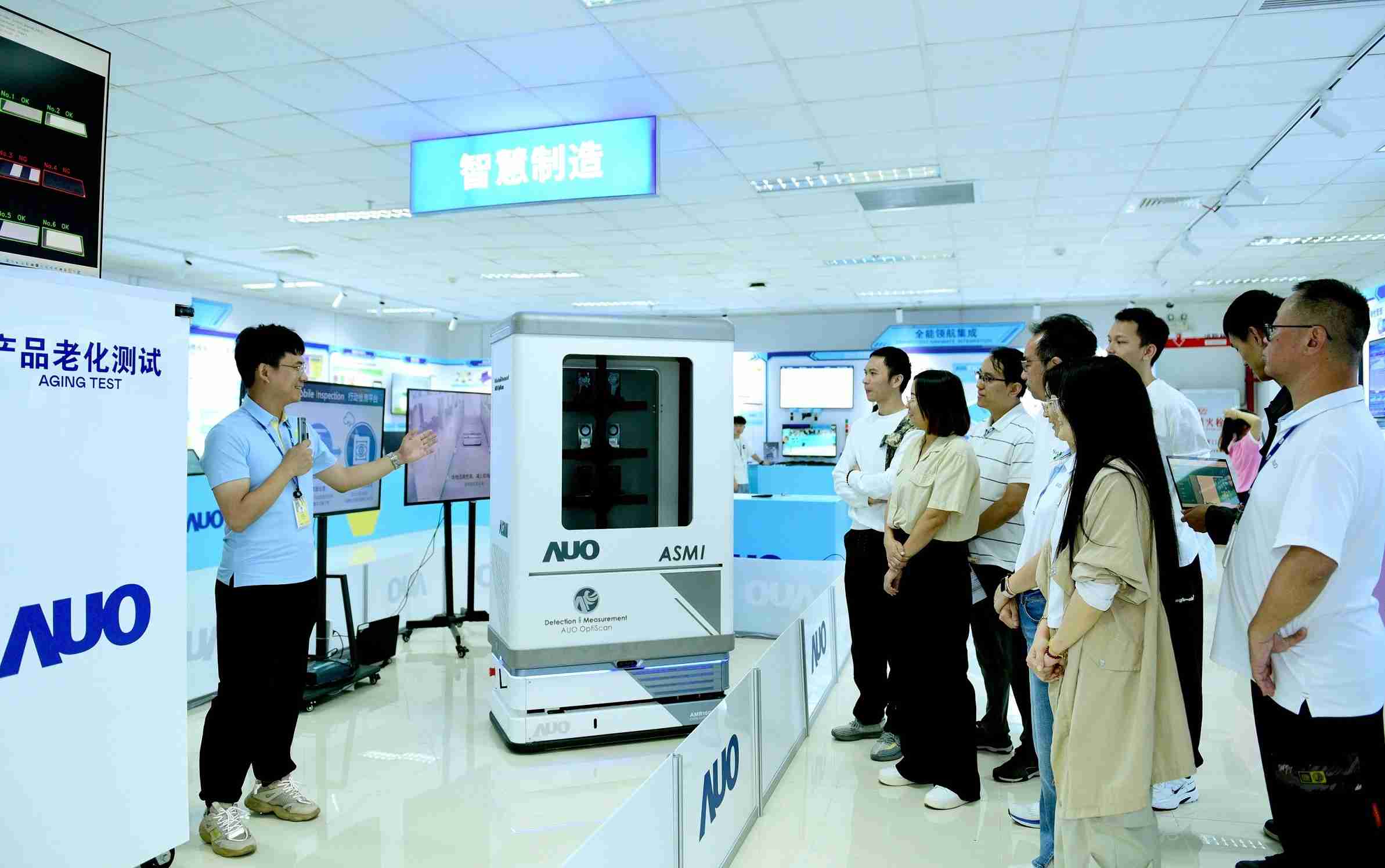 CG电子厦门将5G+ABC技术串联生产管理全流程，，打通研发、、、、采购、、、生管、、制程、、、、设备、、、质量等产品全生命周期制造流程，，完成数字化设计、、智慧供应链、、智能座舱、、、、全流程设备管理、、、数据驱动优化、、智慧在线检测、、智慧品管等自适应生产模式升级